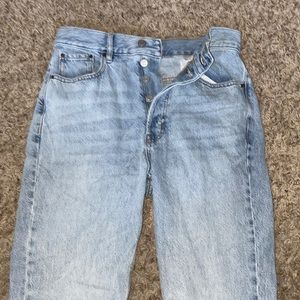 Light wash high rise jeans! No rips!
